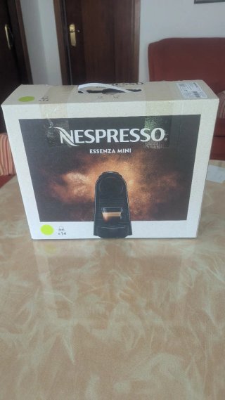 Cafetera Nespresso Essenza Mini DeLonghi