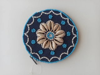 Monedero denim con conchas naturales a estrenar