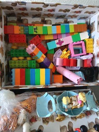 Lego, figuras y vehículos