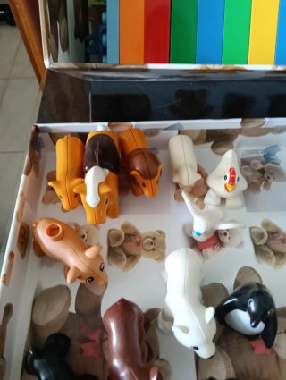 Lego, figuras y vehículos