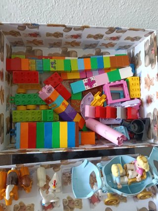 Lego, figuras y vehículos