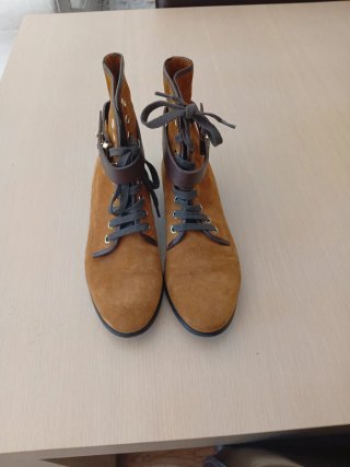 Botines ante cordones marrones