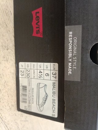 Zapatillas Levi's blancas
