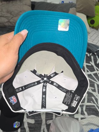 Gorra NFL New Era Blanca y Turquesa.