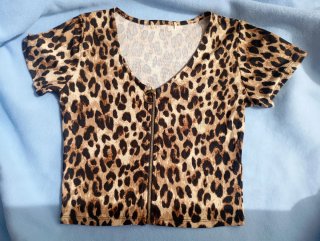 Camiseta leopardo con cremallera