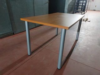 Mesa de oficina madera y metal