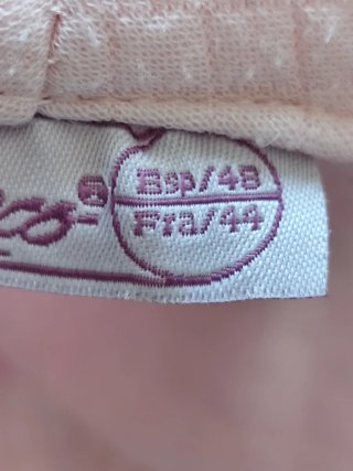 Bata rosa con cinturón