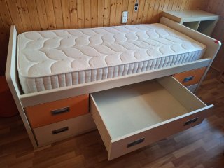 Cama juvenil con cajones beige y naranja 197×100