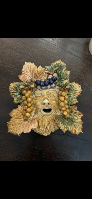 Maschera Bacco in ceramica con uva