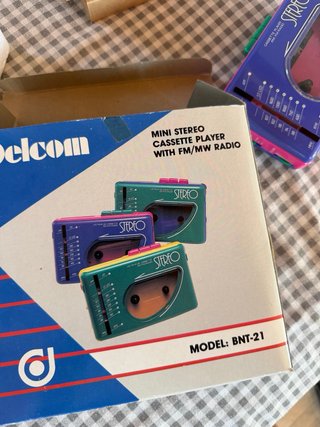 Reproductor Cassette y Radio AM/FM Delcom