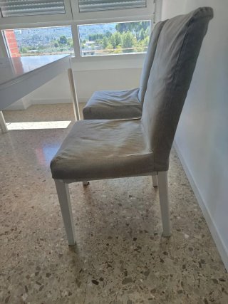 Mesa de comedor con 4 sillas
