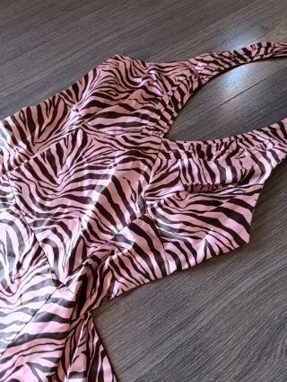 Vestido de raso con estampado cebra