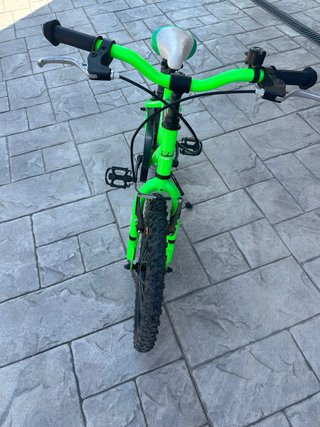 Bicicleta infantil verde