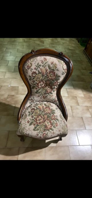 Poltrona vintage con fiori