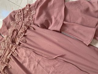Blusa MyZen rosa con encaje