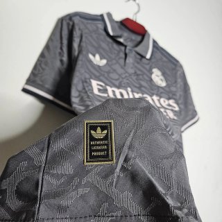 Real Madrid 24/25 Prezzo originale 150€