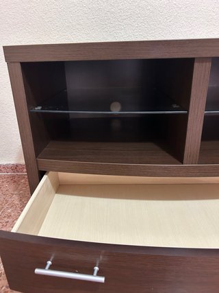Mueble TV salón con ruedas y cajones