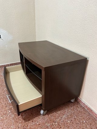 Mueble TV salón con ruedas y cajones