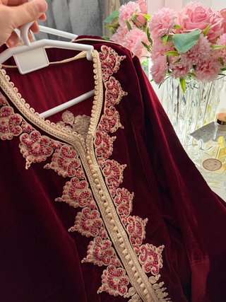 Jabador Mujer Bordado Dorado y Rojo