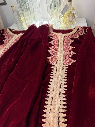 Jabador Mujer Bordado Dorado y Rojo