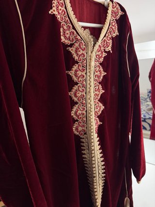 Jabador Mujer Bordado Dorado y Rojo