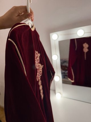 Jabador Mujer Bordado Dorado y Rojo