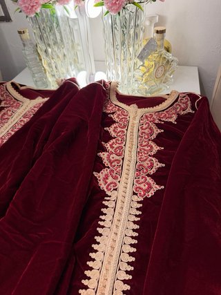Jabador Mujer Bordado Dorado y Rojo