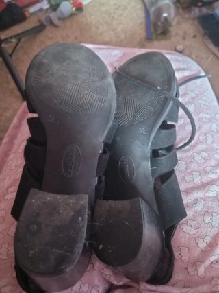 Zapatos de tacón negros para mujer