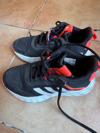 Zapatillas de deporte adidas en buen estado T 32