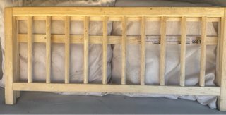 Barrera de madera para cama infantil