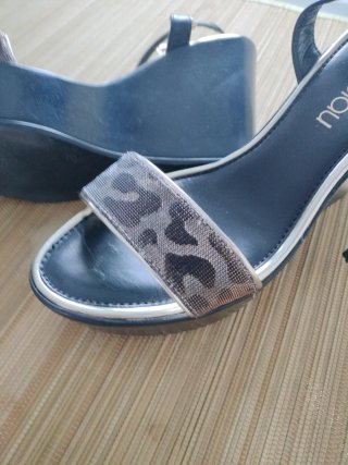 Sandalias Abril Blou Mujer Negro y Plata
