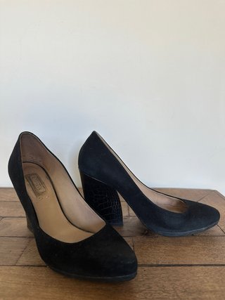Zapatos de tacón Uterqüe negros