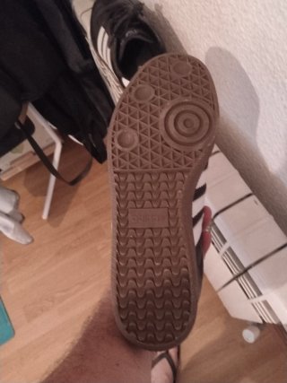 Zapatillas Adidas Negras y Blancas