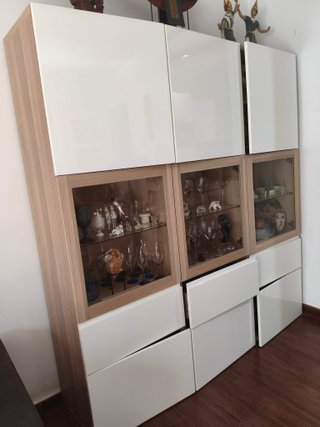Mobile da pranzo con vetrine e cassetti
