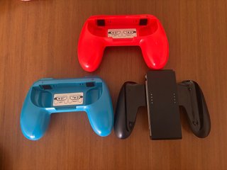 Mandos Nintendo Switch (2 grips + 1 cargador)