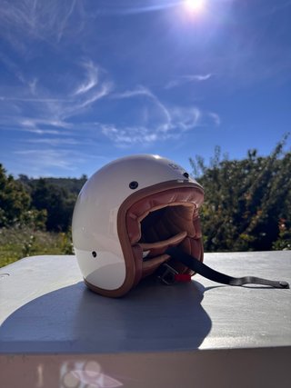 Casco Moto Vintage Blanco y Marrón