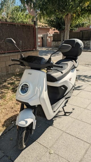 Moto Eléctrica NIU MQI GT SPORT Blanca