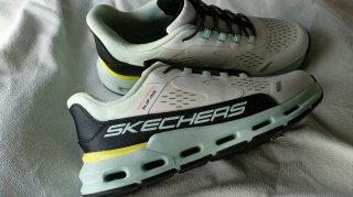 Skechers Slip-ins Verdes y Blancas