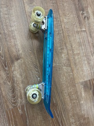 Skate transparente azul con ruedas