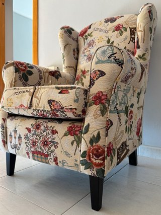 Sillón orejero estampado floral