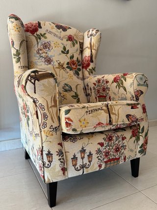 Sillón orejero estampado floral