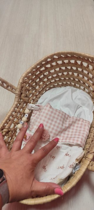 Capazo de mimbre para muñeca