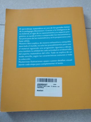Libro Montessori llamado El calculo y las matemáti