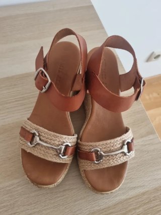 Sandalias cuña mujer piel marrón
