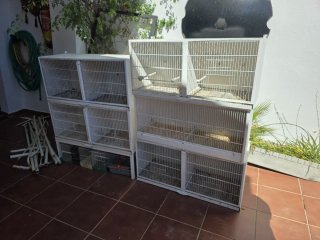 Pajareras apilables blancas