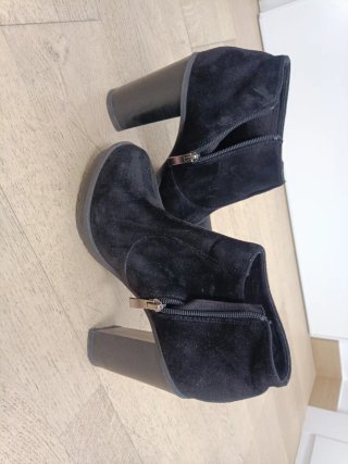 Botines de tacón negros