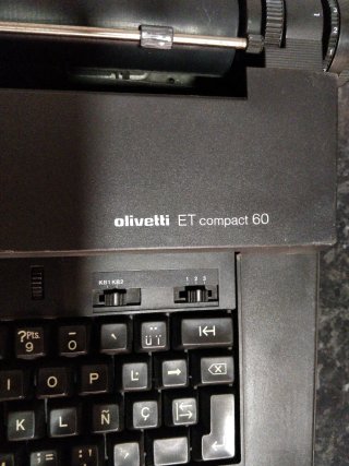 Máquina de escribir Olivetti ET compact 60