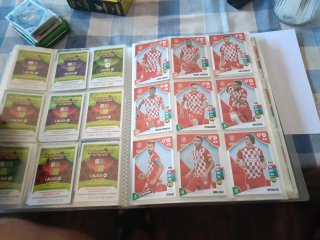 Album de cromos casi completo.