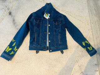 Chaqueta vaquera con mariposas