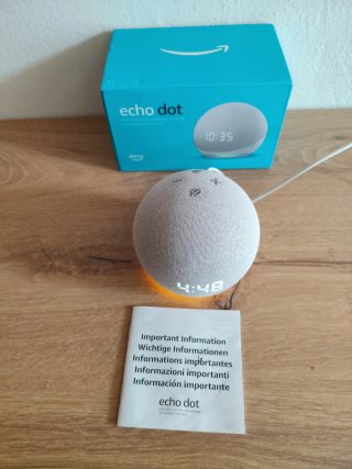 Amazon Echo Dot (4th Gen) con orologio Grigio